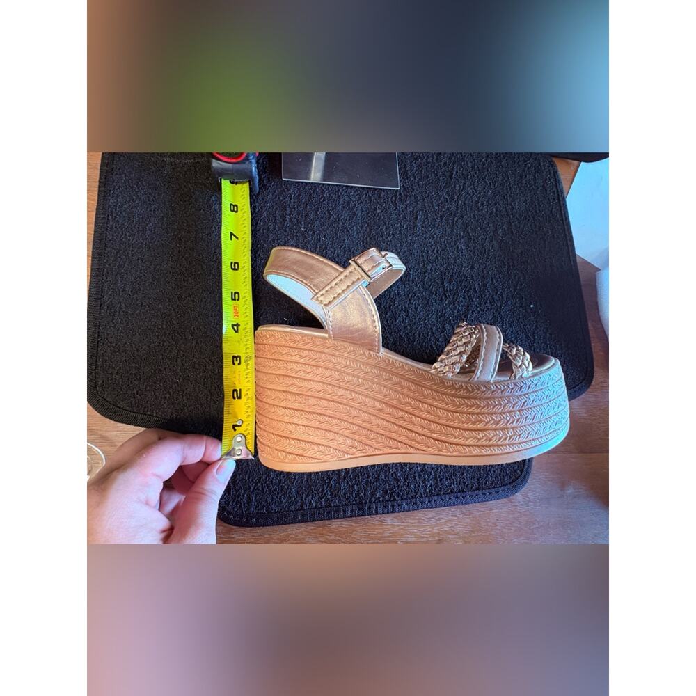 Women’s Rose Gold Platform Wedge Sandals Size 35 (US 5.5) NWOT - Picture 3 of 3